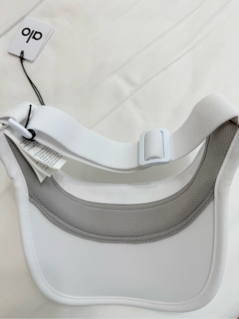 Alo Yoga Performance Eclipse Visor - White - NWT - Picture 4 of 5
